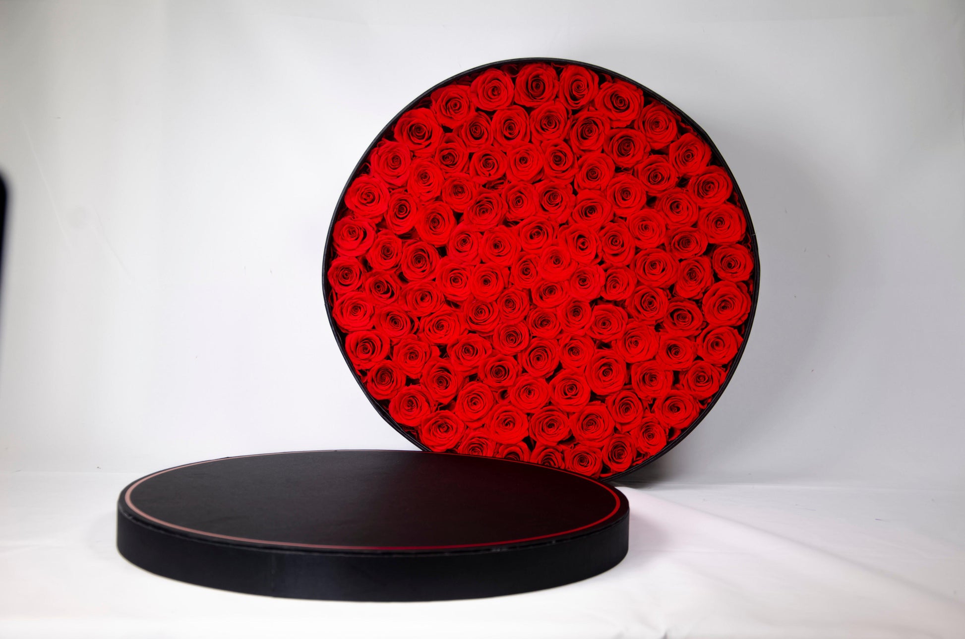 Luxury Preserved Roses - Big Round Box - 100 Eternal Roses - Opulence and Grandeur - Striking Floral Arrangement - Fractal Rose Collection