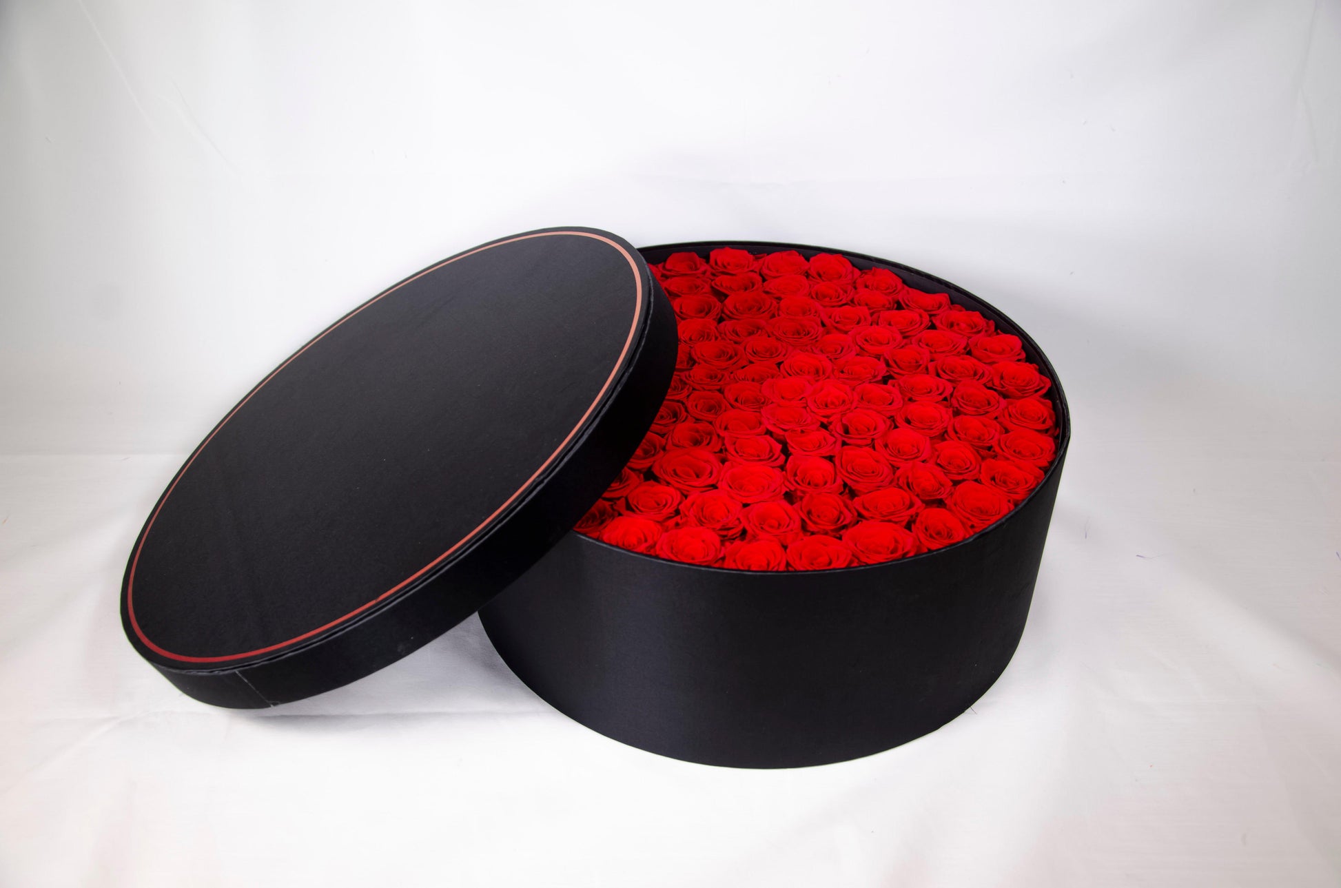 Luxury Preserved Roses - Big Round Box - 100 Eternal Roses - Opulence and Grandeur - Striking Floral Arrangement - Fractal Rose Collection